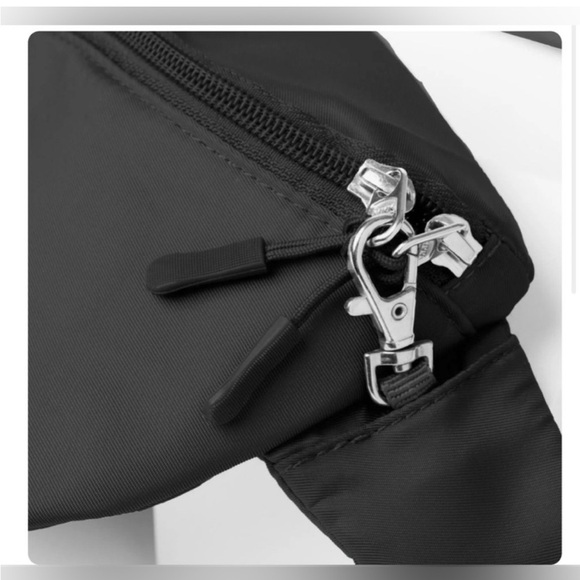 The Foldie Crossbody Fanny Pack NWT Black - Picture 12 of 12